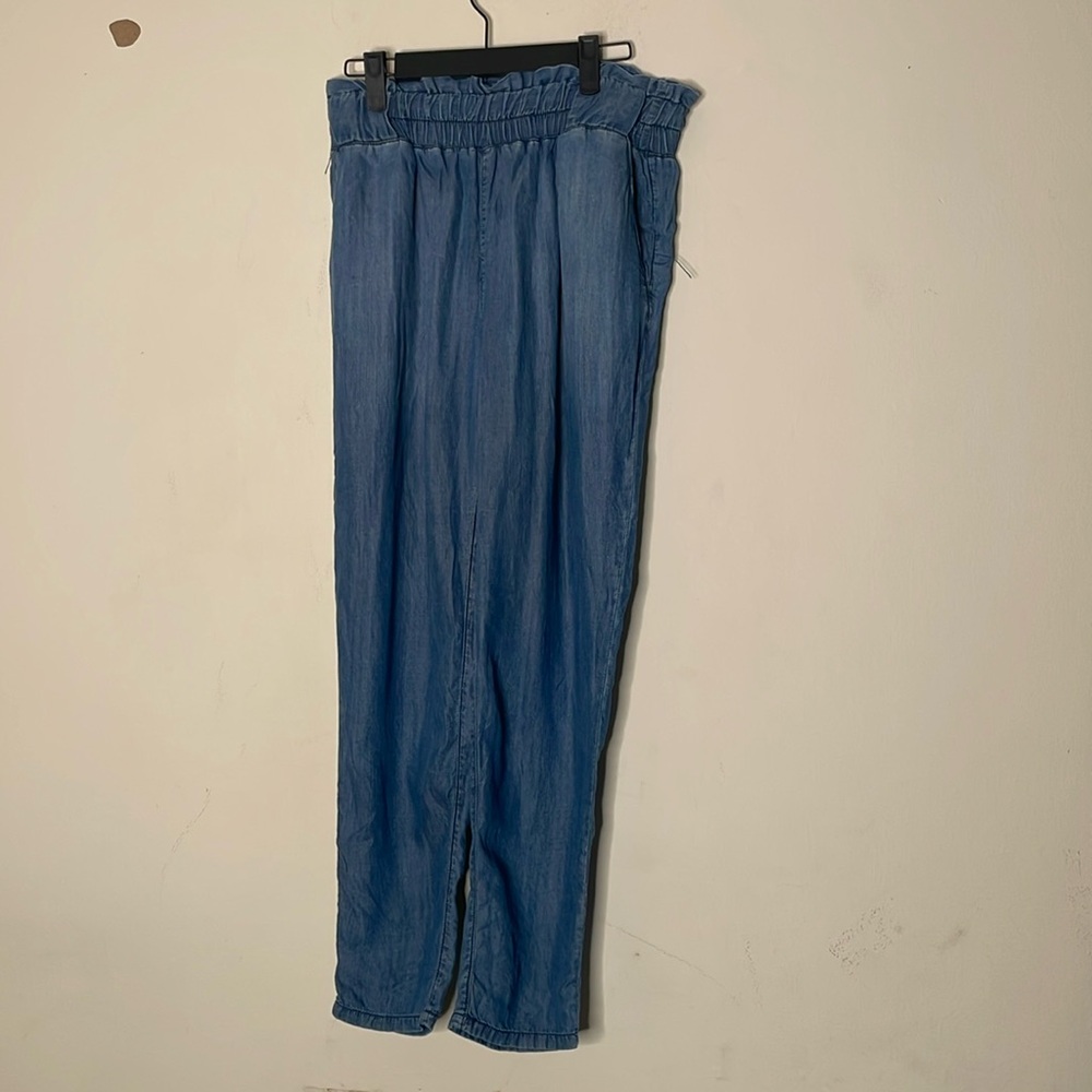 Sneak Peek small straight leg pants